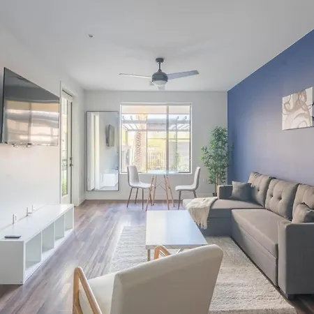 Luxury 1Bd - Pool, Gym, Parking, W-D - Sleeps 4 Apartment