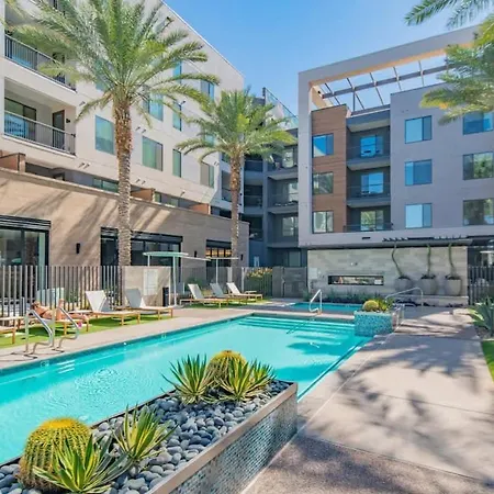 Luxury 1Bd - Pool, Gym, Parking, W-D - Sleeps 4 Apartment